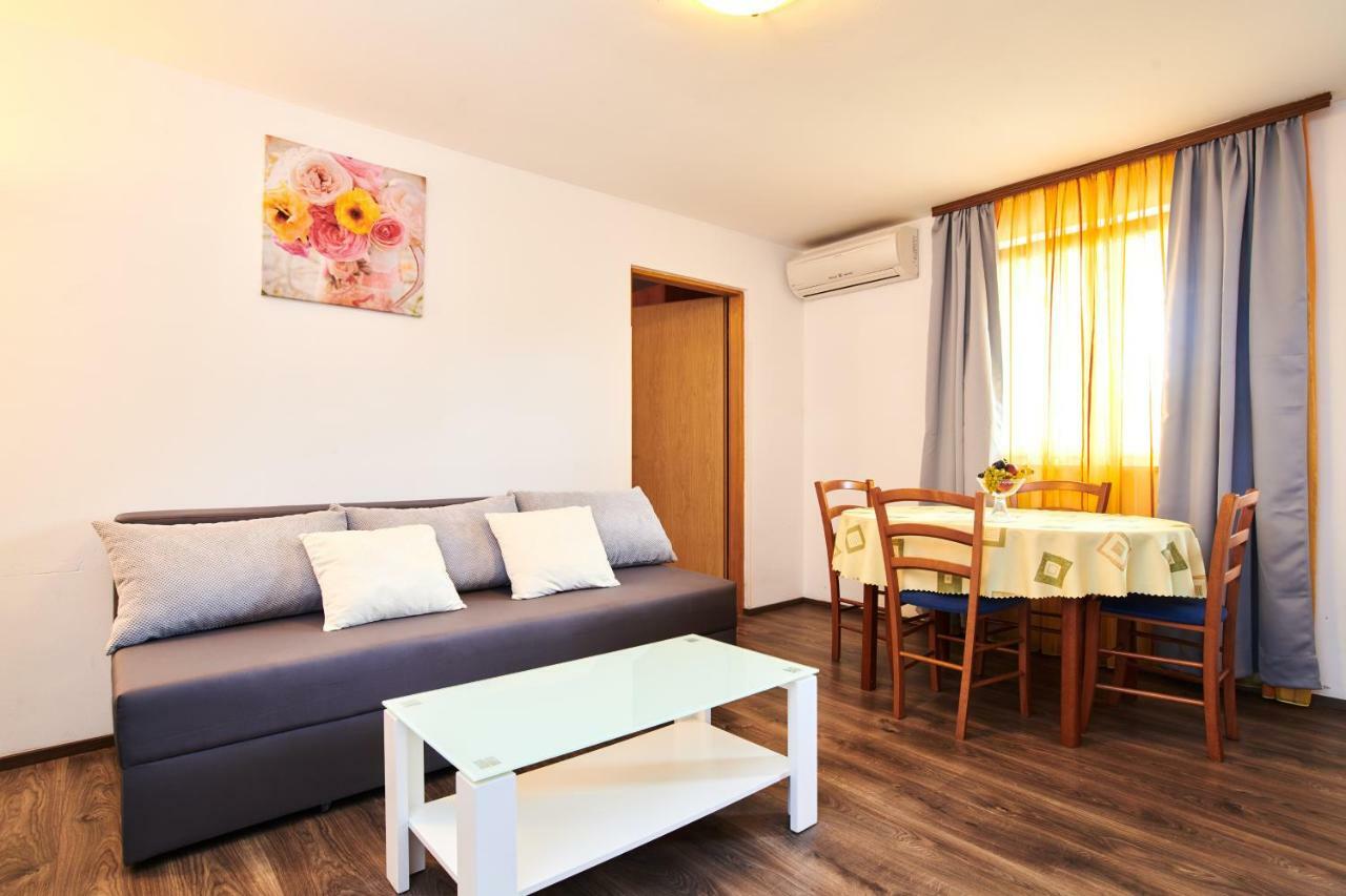 App Sverko Apartment Vilanija Luaran gambar