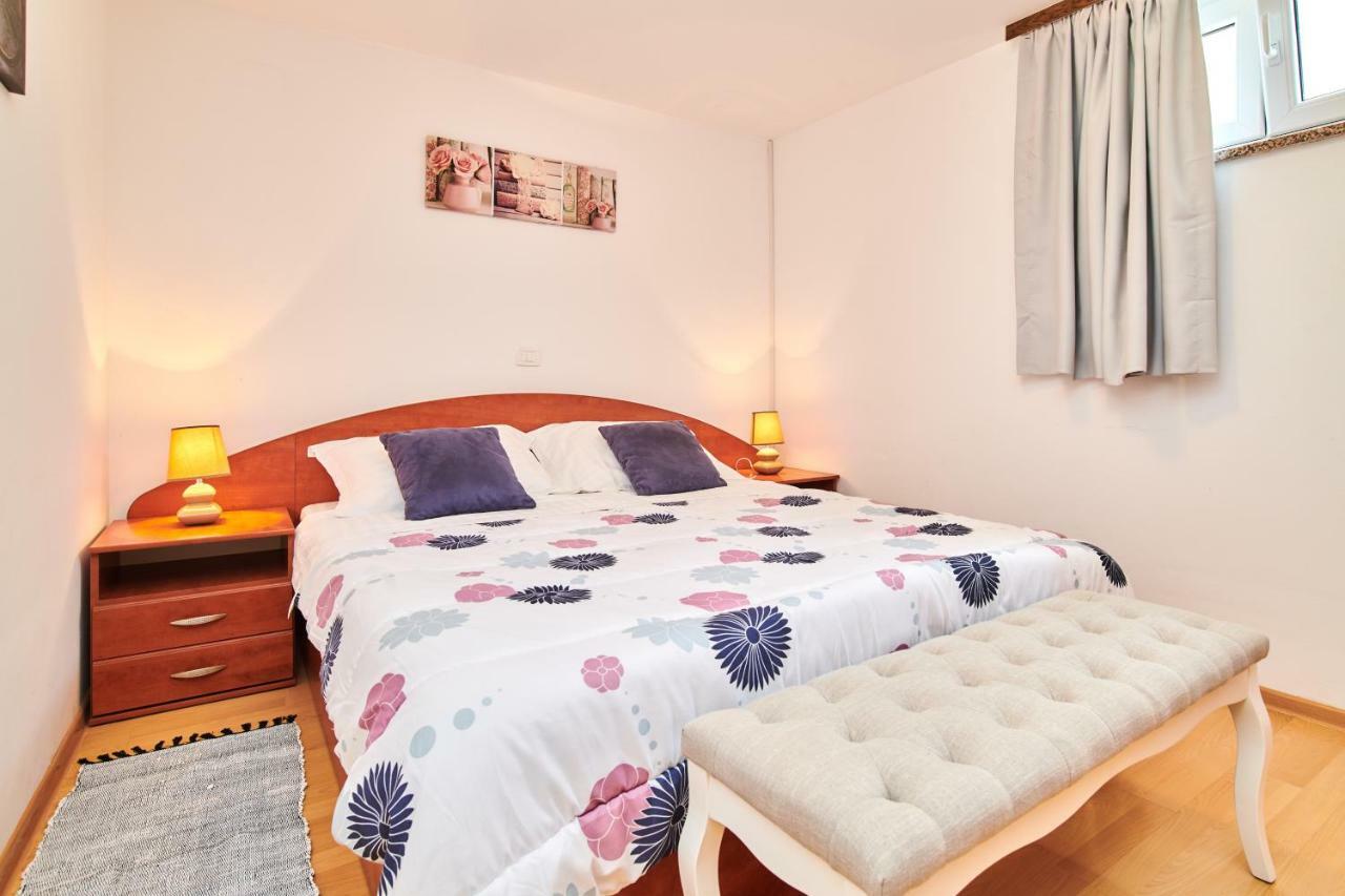 App Sverko Apartment Vilanija Luaran gambar