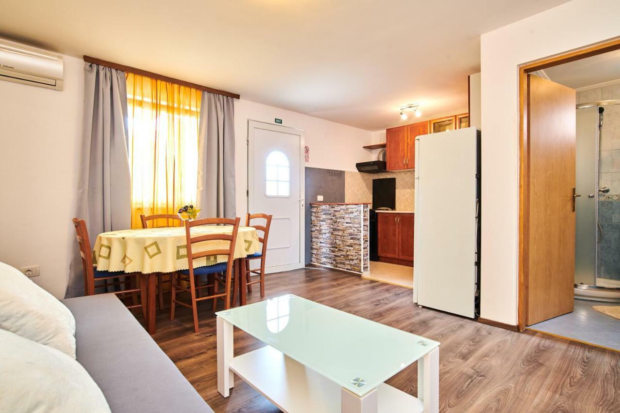 App Sverko Apartment Vilanija Luaran gambar