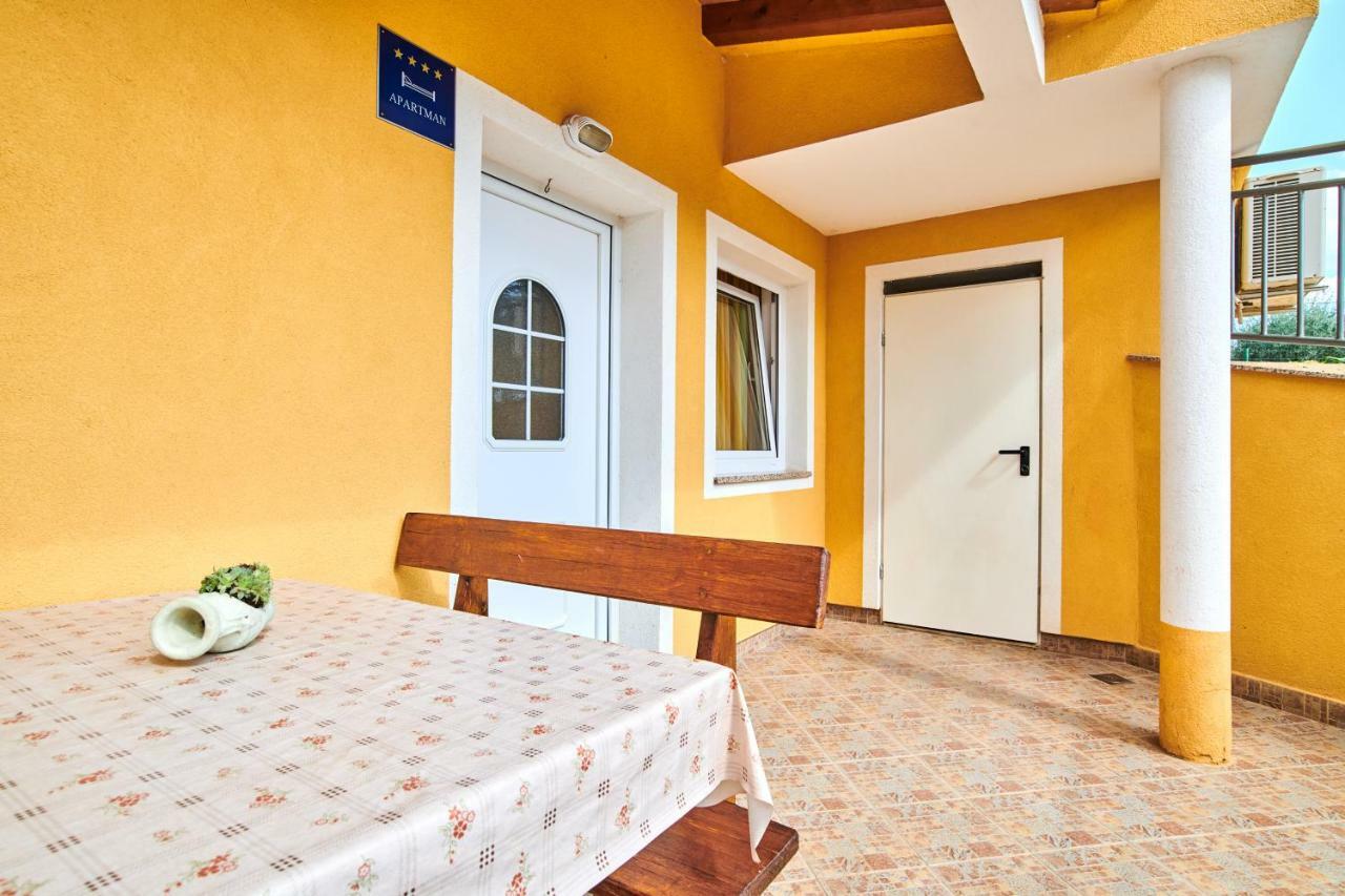 App Sverko Apartment Vilanija Luaran gambar